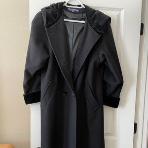 BLACK WINTER COAT W/HOOD